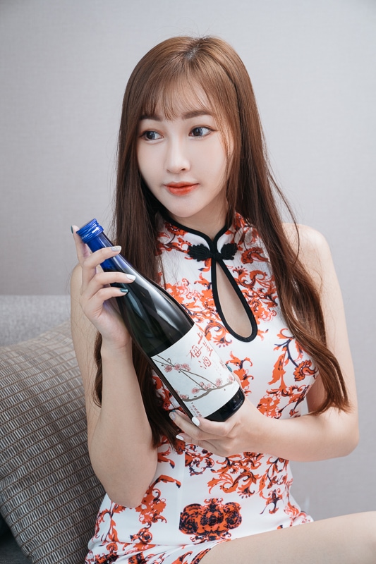 chichi yen endorses Plum wine002 嚴琪琪上星梅酒業配