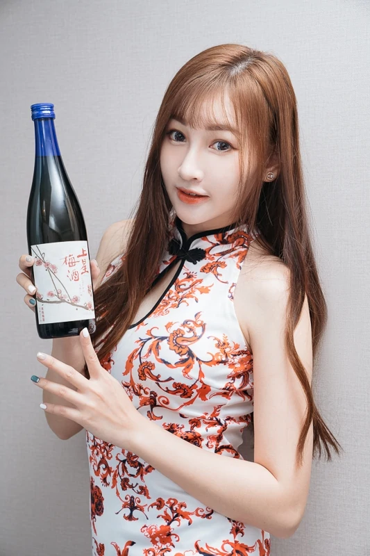chichi yen endorses Plum wine004 嚴琪琪上星梅酒業配