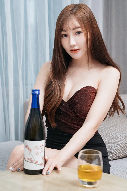 chichi yen endorses Plum wine011 嚴琪琪上星梅酒業配